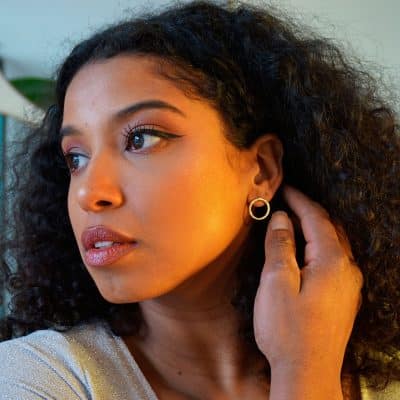 Taller Reinventa tus joyas: Colgante de oro Soriuneku creado a partir de joyas antiguas recicladas en Emeki Joyas. Joyería artesanal contemporánea en Aria, en el Pirineo navarro.